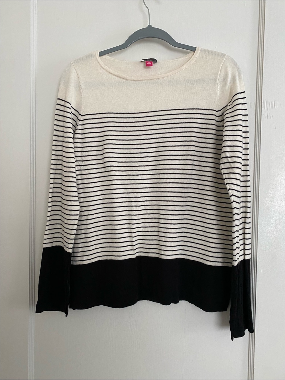 Vince Camuto Black & White Striped Long Sleeve Lightweight Sweater w/ Split Cuff